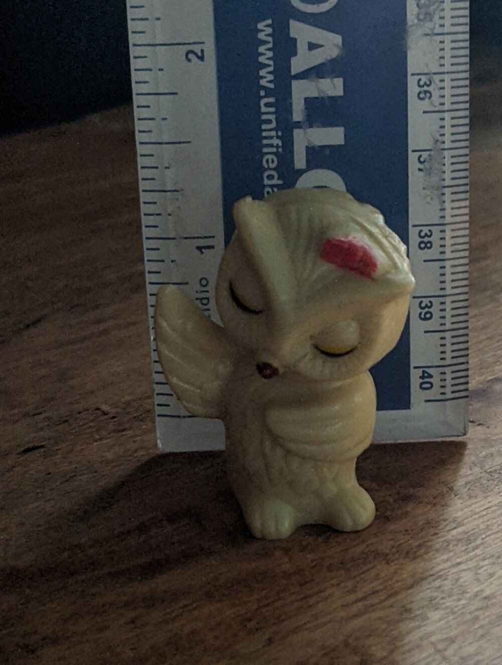 🦉 Vintage Cream Owl (Hong Kong)